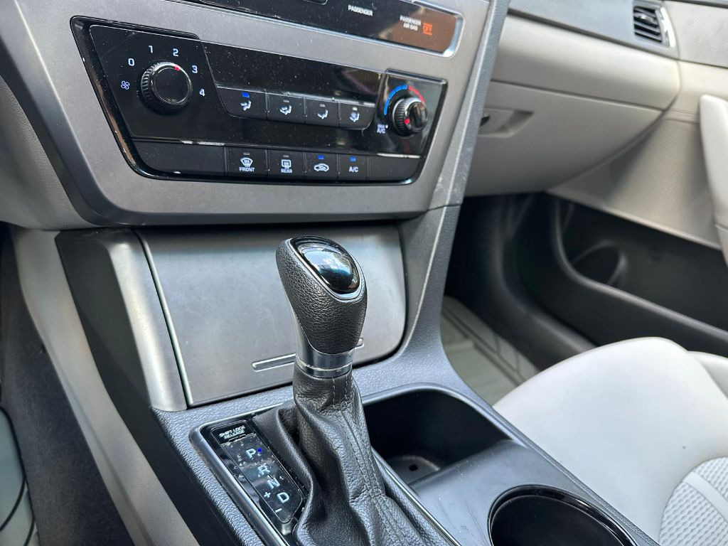 2017 Hyundai Sonata Base - Photo 23