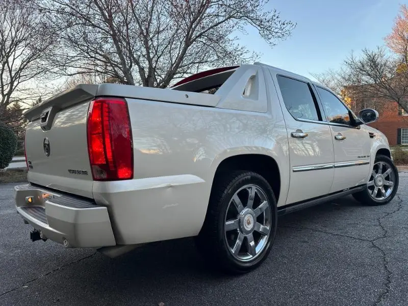 2011 Cadillac Escalade EXT Premium - Photo 7